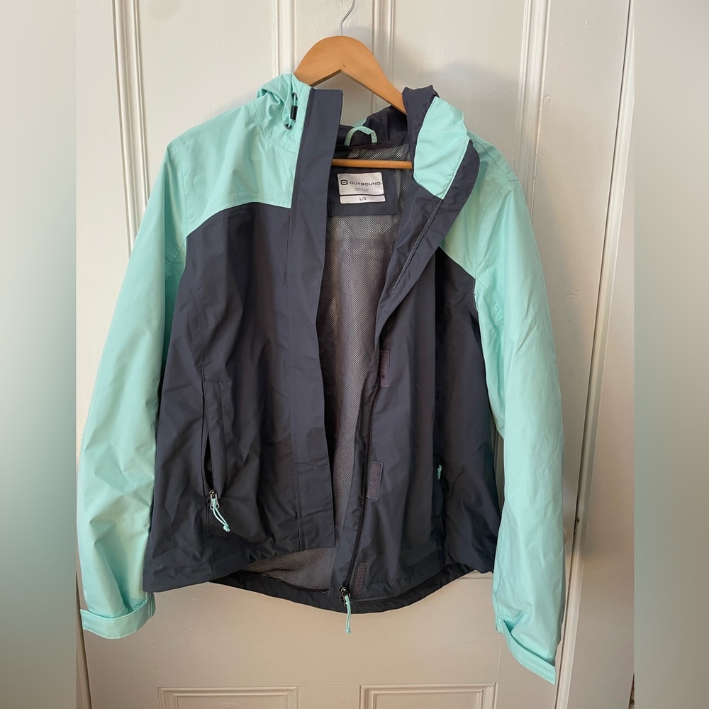 Outbound women’s rain shell
